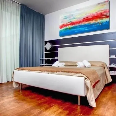מלון Trieste 3*