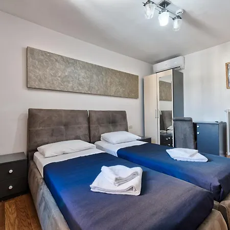 Trieste فندق ميستر